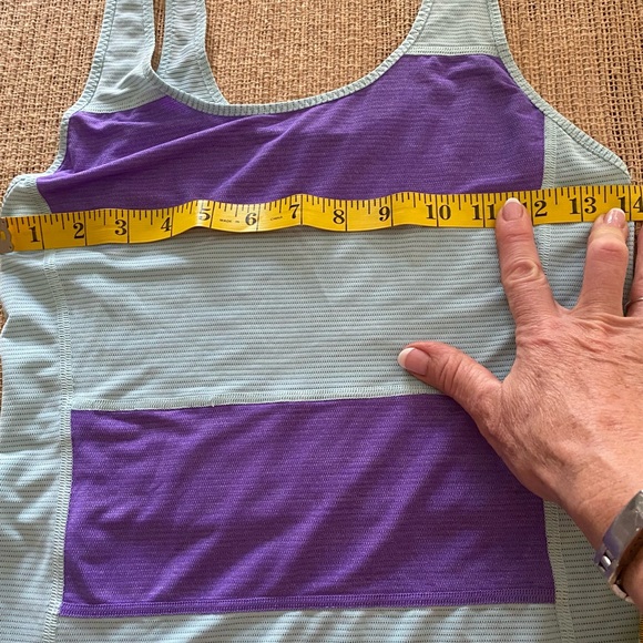 Lululemon active tank Sz 2 - Picture 9 of 11